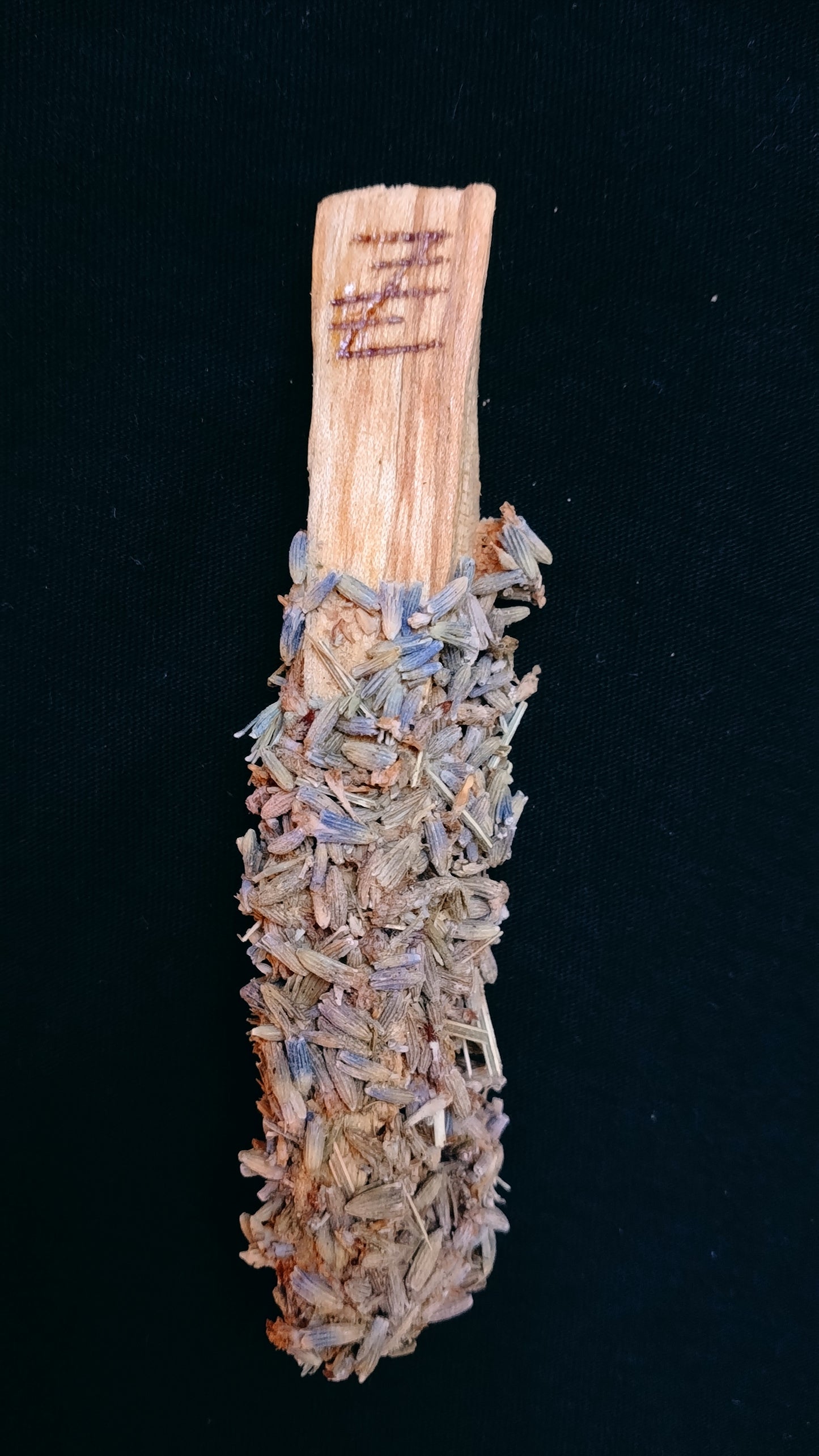Palo Santo · Lavande · Symbole du Z - Apaisement Intérieur
Calme du mental et harmonie des énergies